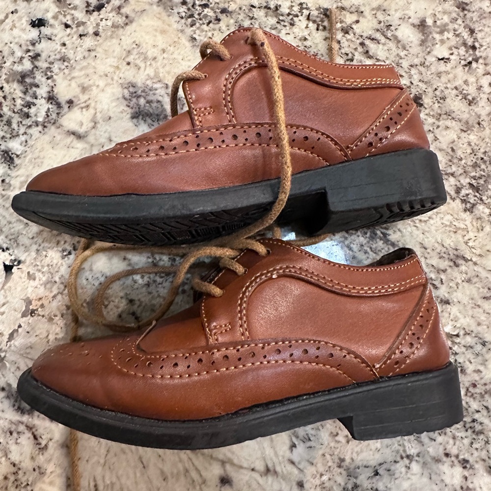 Little Boys Classic Brown Wingtip Shoes 7c (Ring Bear Shoes)